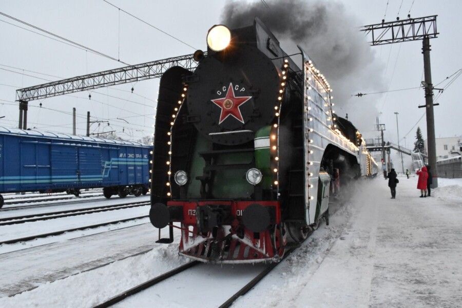 Поезд Деда Мороза увезет туристов к Снегурочке