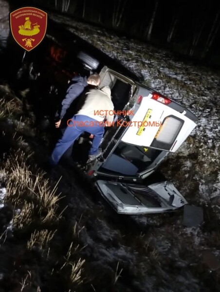 Неисправная маршрутка повезла костромичей и перевернулась на трассе