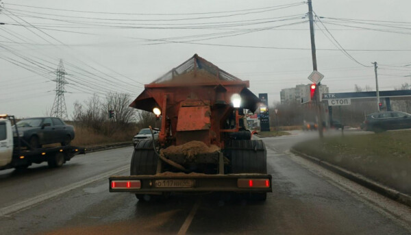 Больше тысячи тонн смеси рассыпали по Костроме ради безопасности