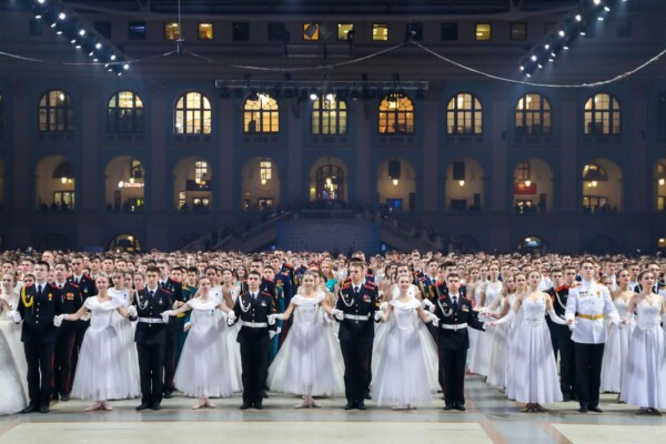 Стало известно, кто из костромичей отправится на Кремлевский бал