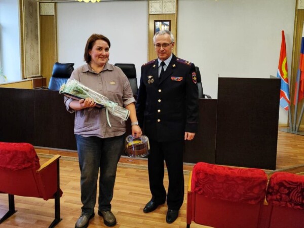 Сотрудницы костромской почты сэкономили сотни тысяч рублей клиентов