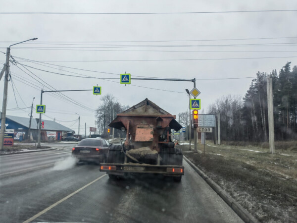 Кострому экстренно обрабатывают от гололеда