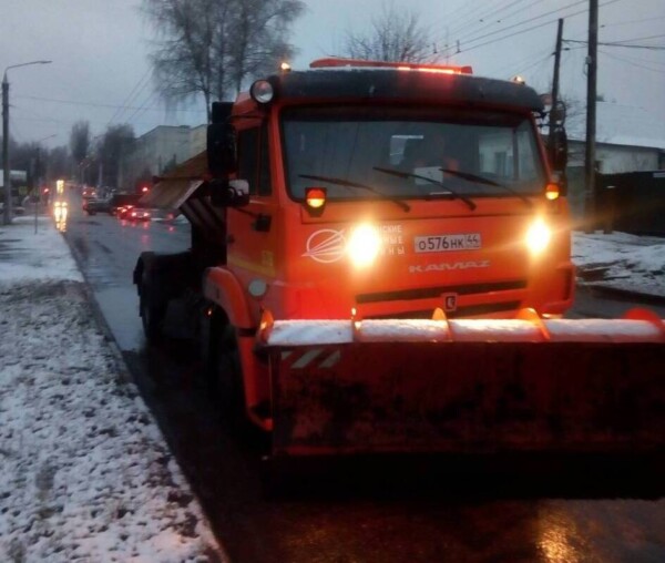 Работали десятки машин и людей: как Кострому избавляли от последствий снегопада