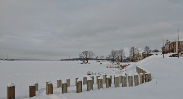 Смотровую площадку начали строить на набережной в Костроме