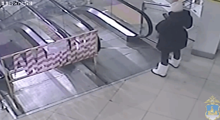 В Костроме ищут женщину, которая нашла в торговом центре полмиллиона рублей: видео