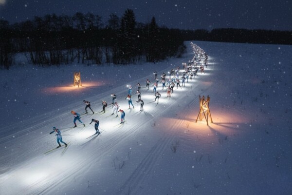 Сотни человек с фонарями на лбах промчатся мимо древнего костромского города