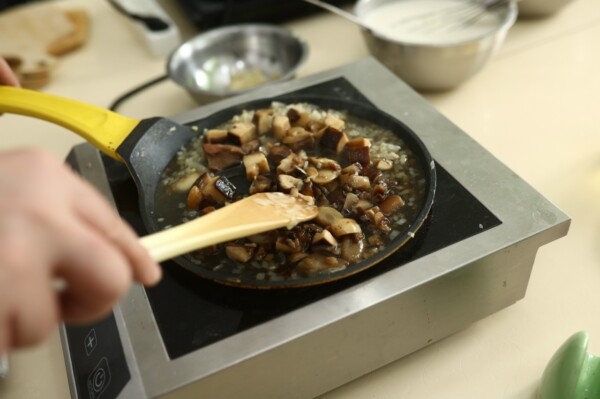 Костромские дети пекли блины под присмотром полицейских