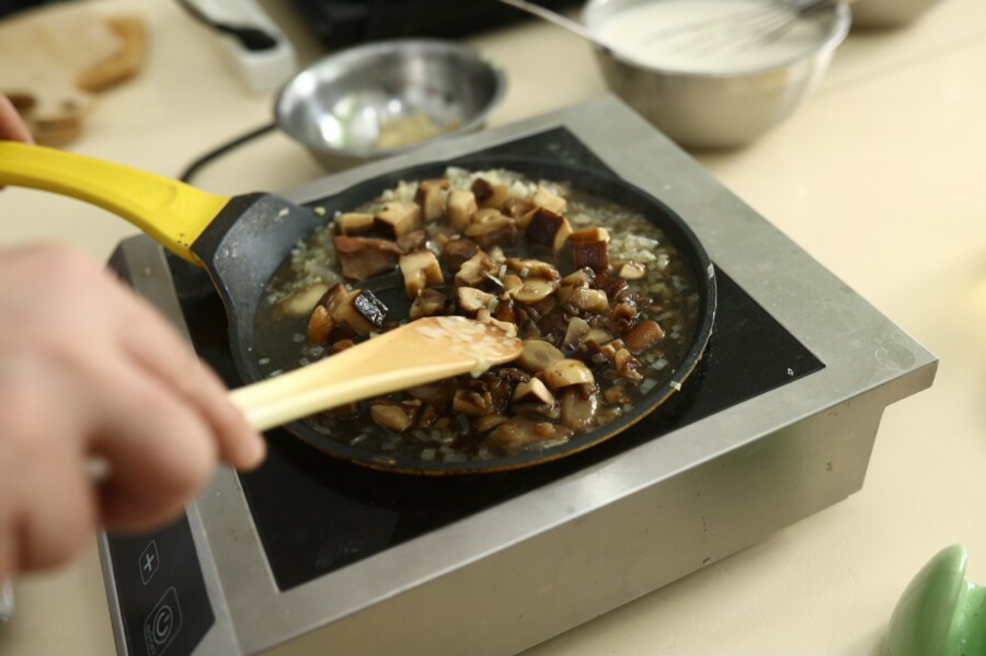 Костромские дети пекли блины под присмотром полицейских