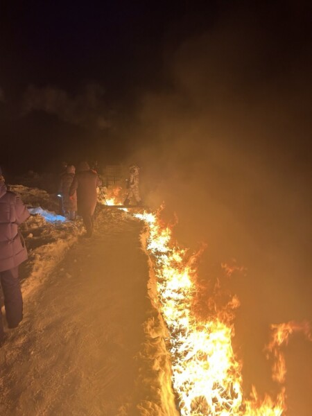 Иногородние студенты сожгли под Костромой дома, башни и даже реку