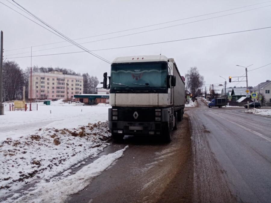 Почти 50 фур стояли в Костроме где ни попадя