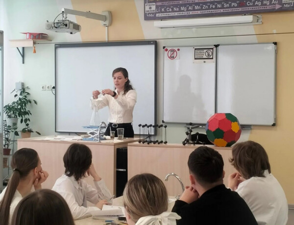 Имя лучшего учителя назовут в Костроме вот-вот