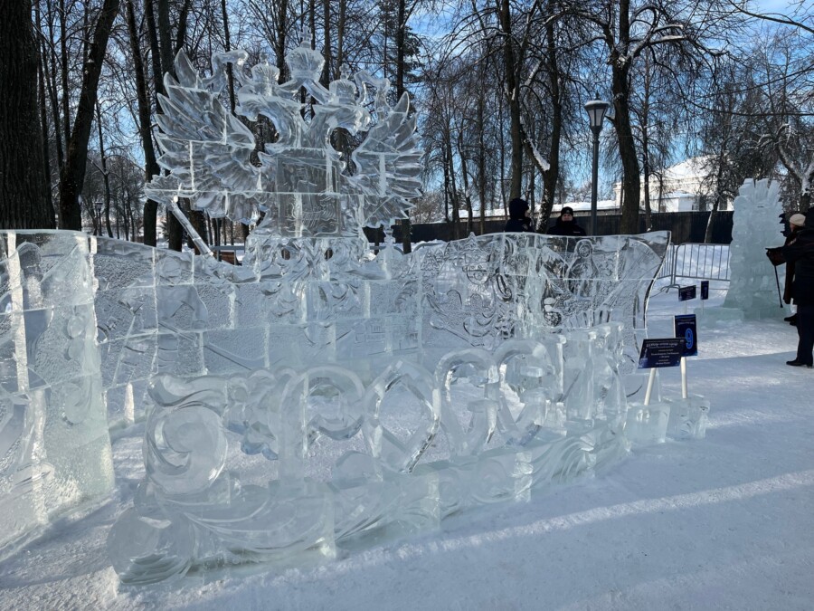 Великая Россия и странноватая Машенька победили на снежном фестивале в Костроме