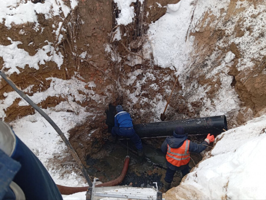 «Костромагорводоканал» восстанавливает водовод на улице Профсоюзной