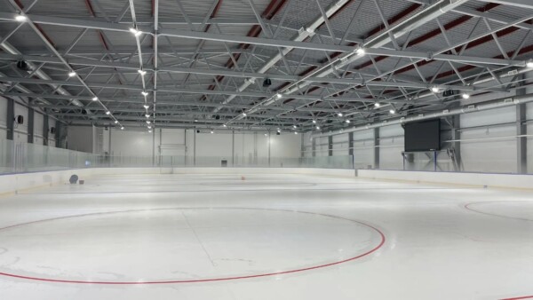 Ледовую арену в Костромской области наконец достроили