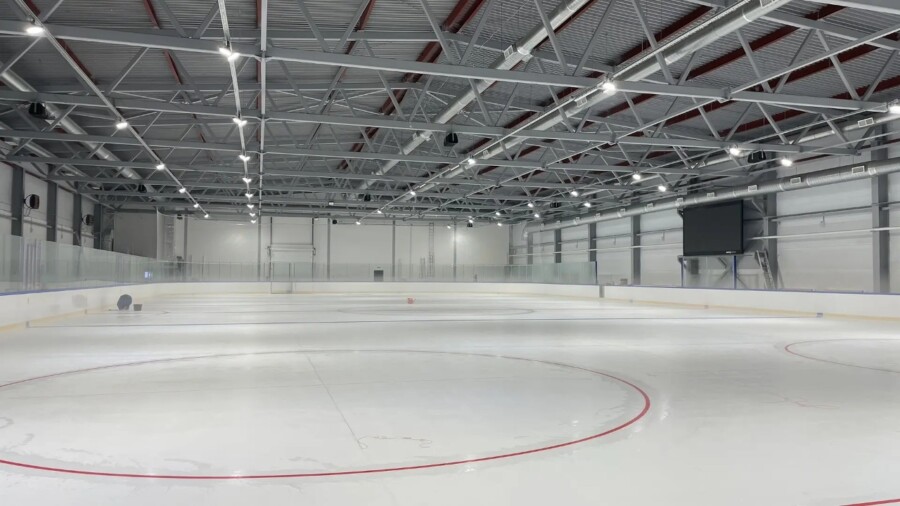 Ледовую арену в Костромской области наконец достроили