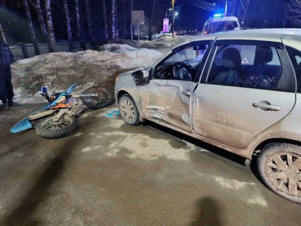 Дети на мотоцикле влетели в «Ладу» под Костромой