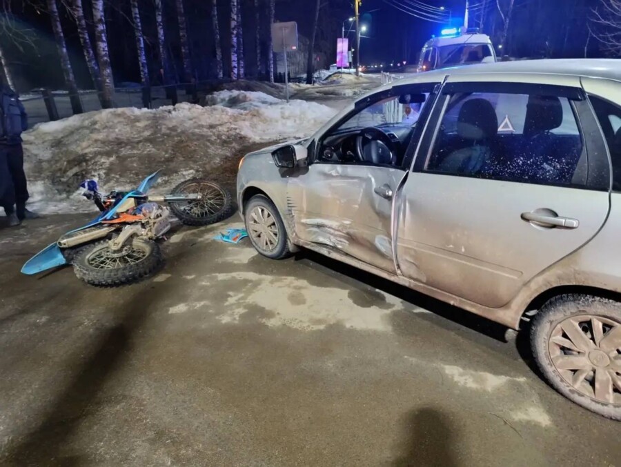 Дети на мотоцикле влетели в «Ладу» под Костромой