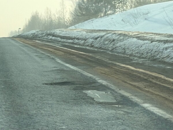 Федеральная трасса посыпалась в Костромской области
