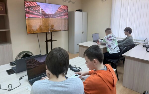 Больше 200 детей в Костроме научились управлять беспилотниками