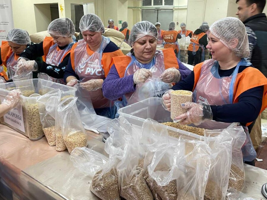 Совкомбанк и фонд «Русский Крест» расширяют поддержку банка еды «Русь» в Костроме