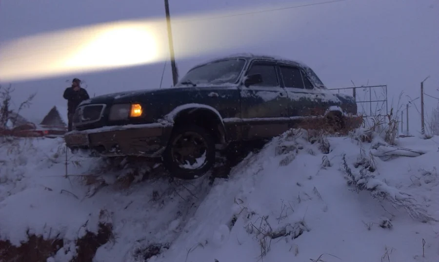 Костромской сторож заскучал на работе и не уберег машину начальника от самого себя