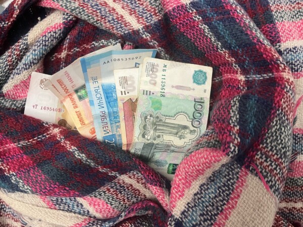 Костромская пенсионерка завернула миллион в платок, и он исчез