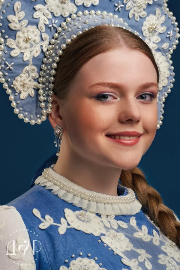 Драгоценное признание: Костромская Снегурочка получила официальный ювелирный образ от мастеров компании «ДАР»