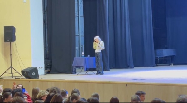 Екатерина Мизулина позвонила мужу Шаману после вопроса костромской студентки