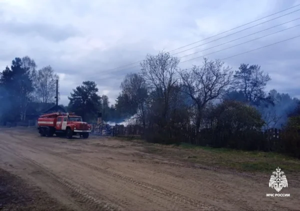 14 построек загорелись из-за ветра в Костромской области
