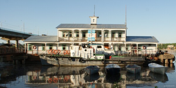 Плавбазу Детского морского центра продают в Костроме за 2 миллиона рублей