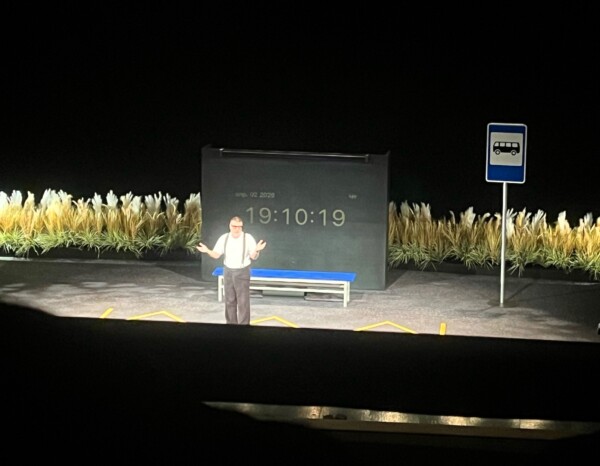 Евгений Гришковец попросил костромичей не пугать его своими синими лицами