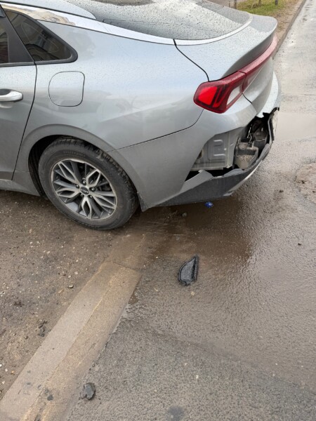 Неизвестный разбил машину в Костроме и уехал