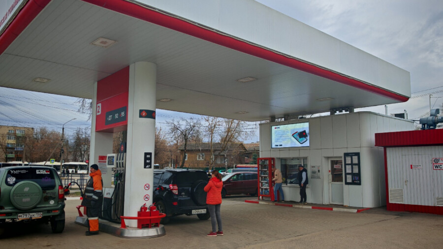 Костромским заправщикам запретили наливать детям бензин