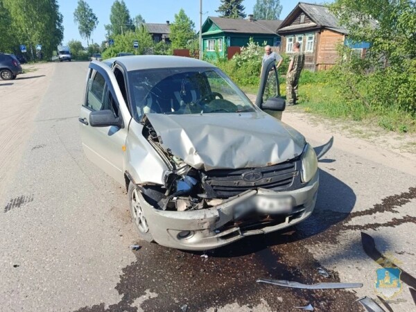 Маленькие дети пострадали в аварии под Костромой