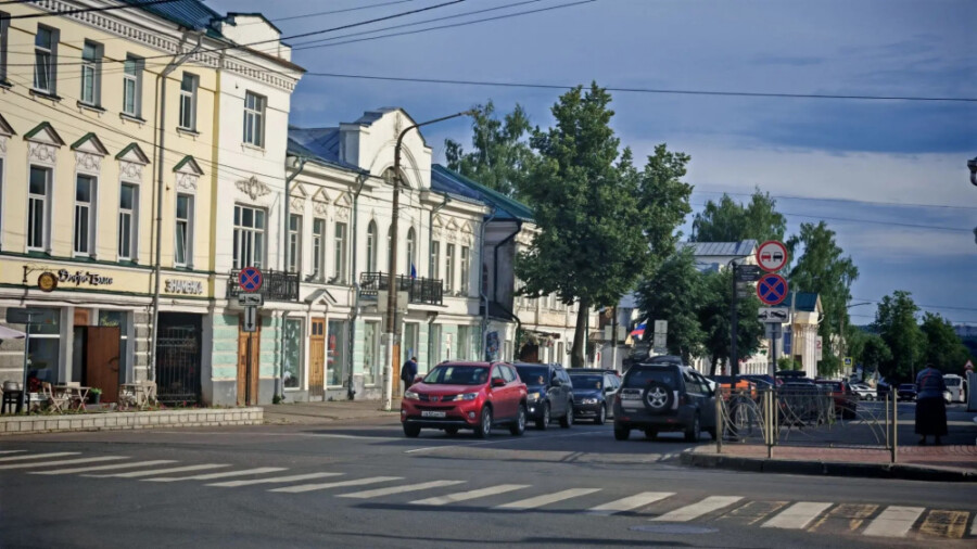 По одной из улиц в центре Костромы будет ездить гораздо сложнее