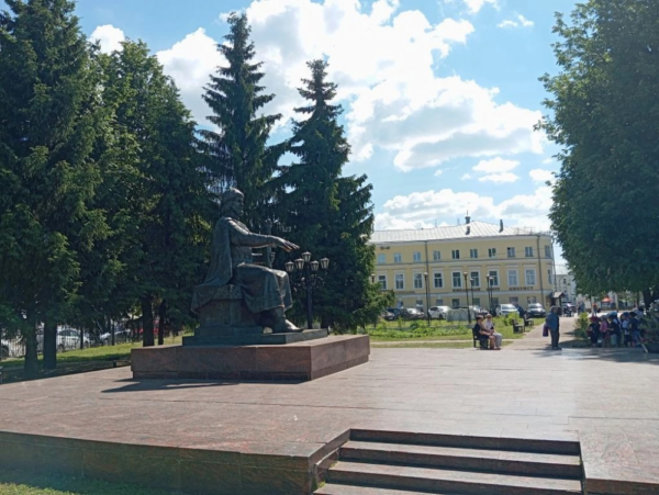 В центре Костромы срубят деревья, обнесут сквер железным забором и построят кафе