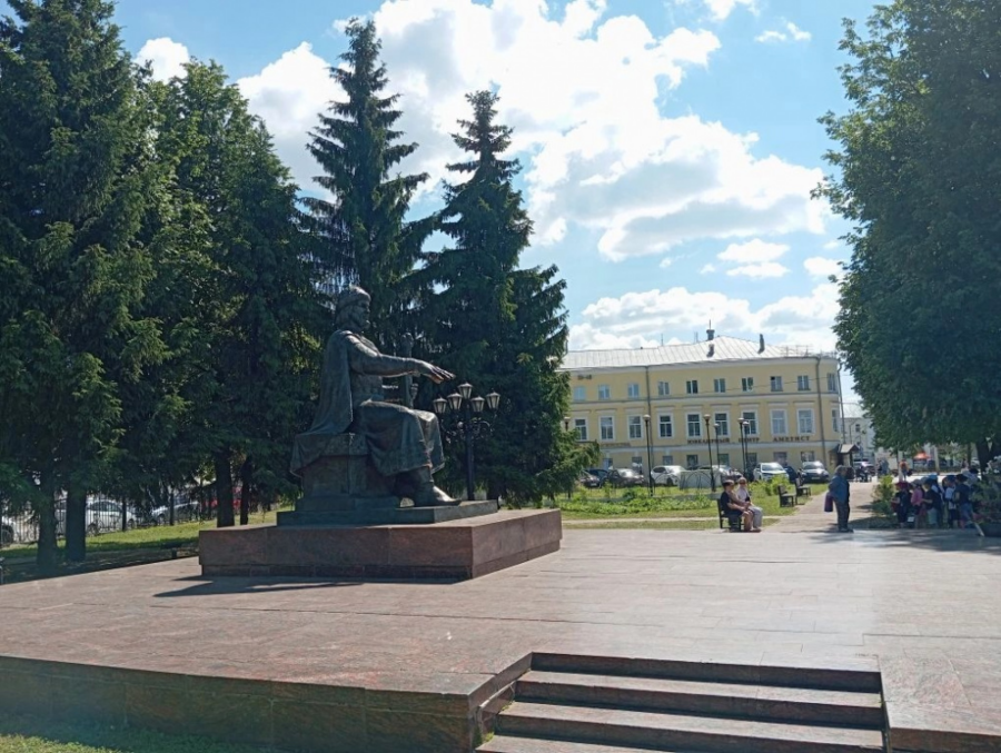 В центре Костромы срубят деревья, обнесут сквер железным забором и построят кафе