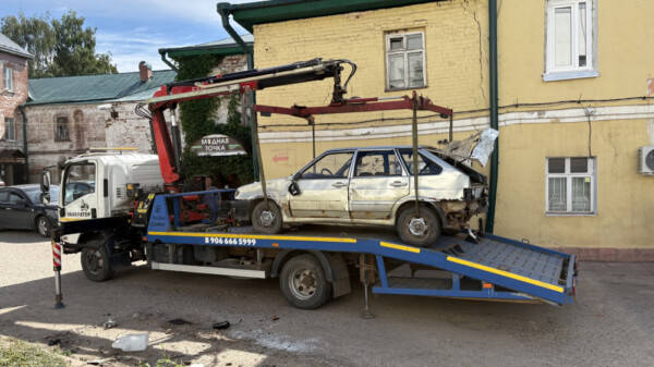 Костромские улицы избавляют от ржавого автохлама