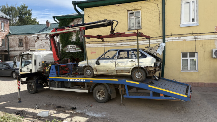 Костромские улицы избавляют от ржавого автохлама