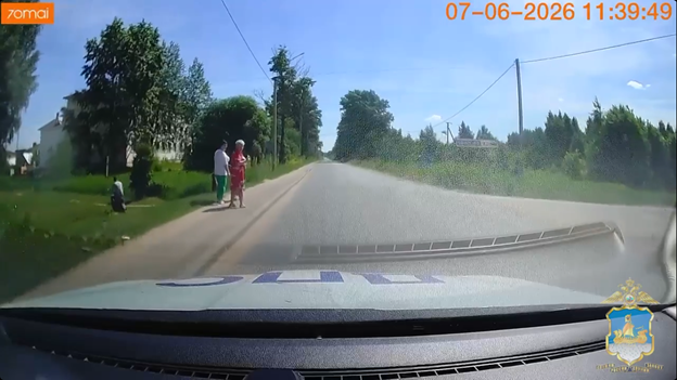 Костромич на мотоцикле испугался полицейских и спрятался в кювете