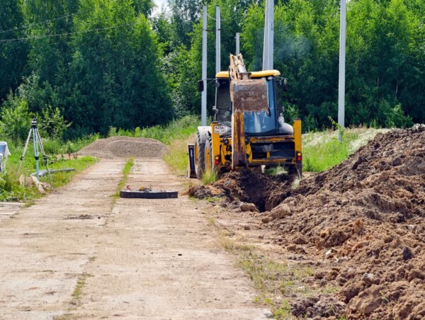 В посёлке Волжский в Костроме строят канализацию и дороги