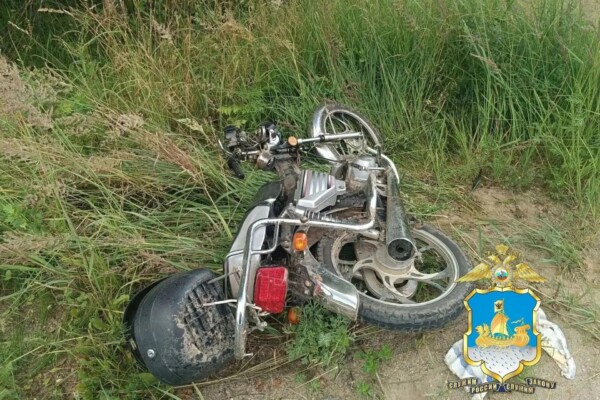 Два ребенка на мопеде попали в аварию под Костромой