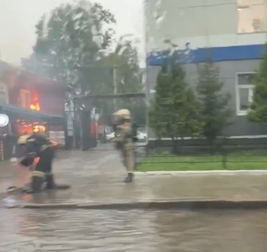 Костромичи обсуждают пожар у известного заведения в центре города