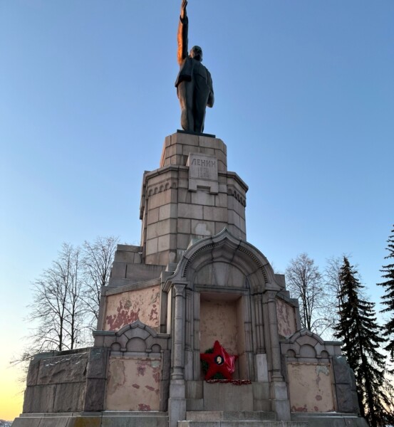 Первый мэр Костромы хочет убрать памятника Ленину, сослать статую Сусанина и поставить монумент царю