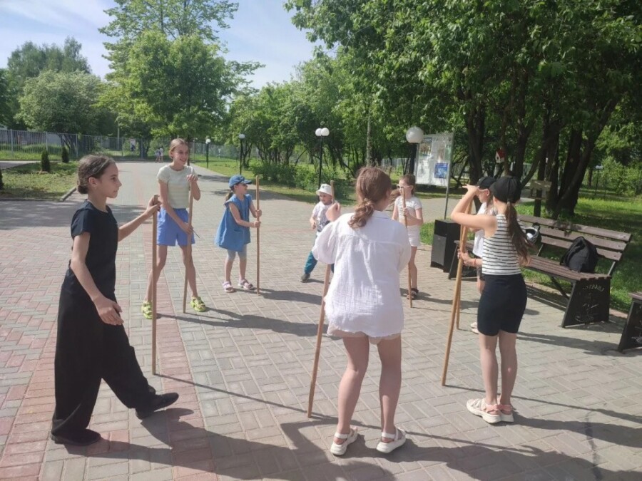 Костромичей зовут потанцевать, сыграть в шахматы и сделать народную куклу