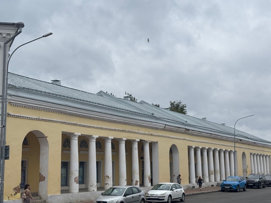 Историческому зданию в центре Костромы починили крышу