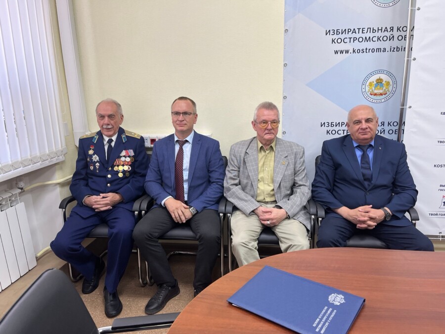 Все в сборе: ещё четыре кандидата в Госдуму от Костромской области получили удостоверения