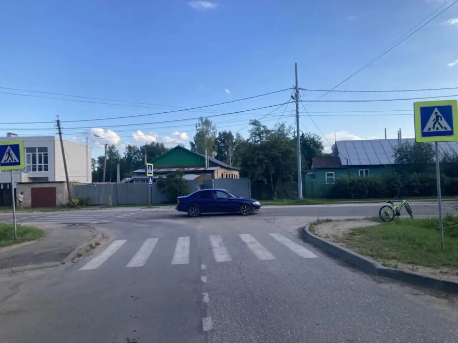 12-летняя девочка попала под машину в Костромской области