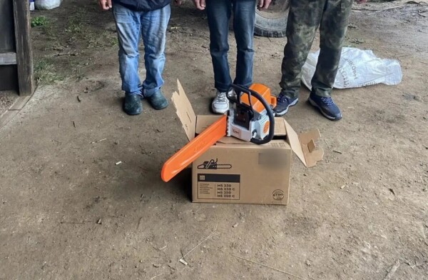 Двое костромичей забрались в гараж начальника, чтобы пропить бензин