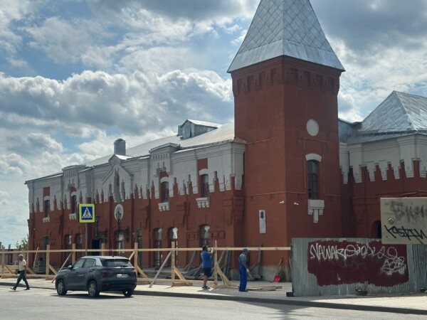 Какое-то движение заметили у многострадального театра кукол в Костроме